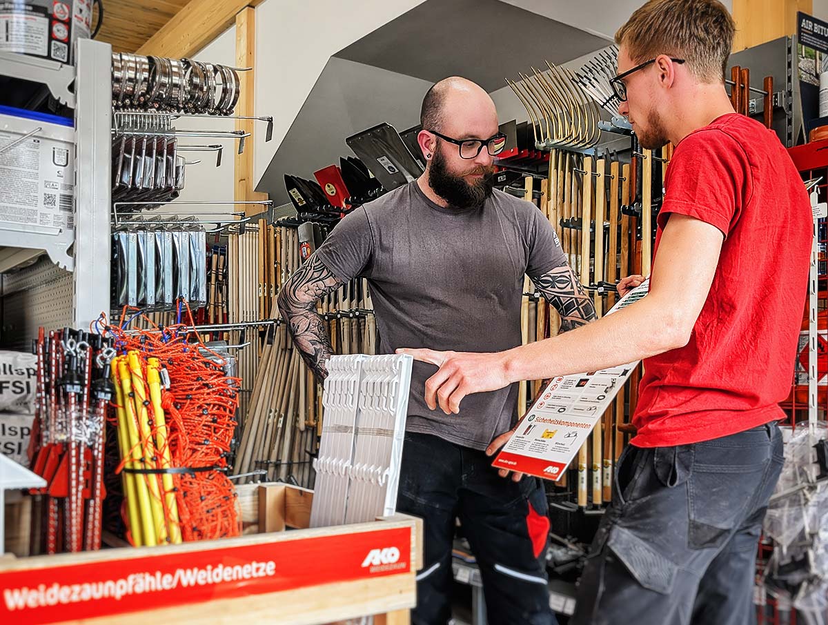 Kundenberatung bei Harlander zu Weidezauntechnik für Landwirtschaft