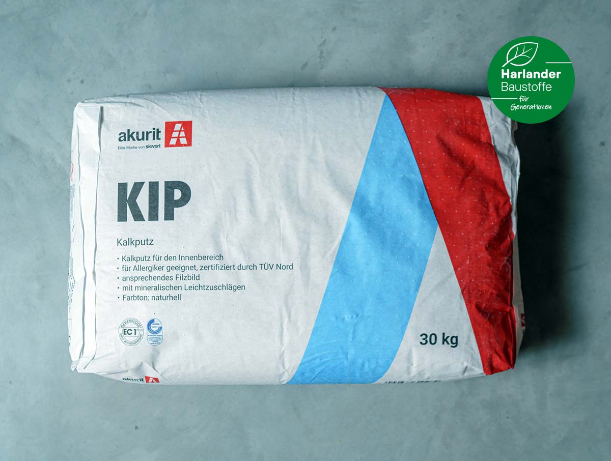 30-kg-Sack Akurit KIP Kalkputz für Innenbereiche, geeignet für Allergiker, zertifiziert durch TÜV Nord, mit mineralischen Leichtzuschlägen.
